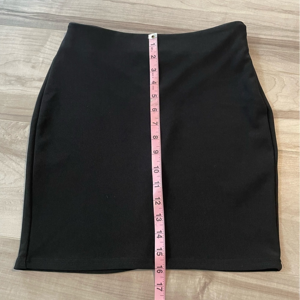 TOBI Black Bodycon Style Mini Skirt With Crisscross Cut Out Detail- Size Small - Picture 10 of 11